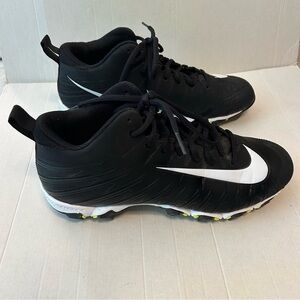 Nike Men's Alpha Football Black White Cleats size 8.5